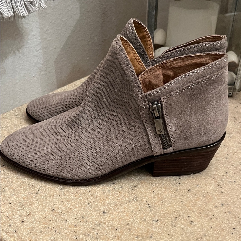 Lucky Brand Taupe Textured Ankle Boots- Brand New Leather Upper - Picture 3 of 8